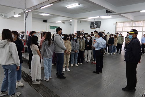 東大學生參訪戒護區