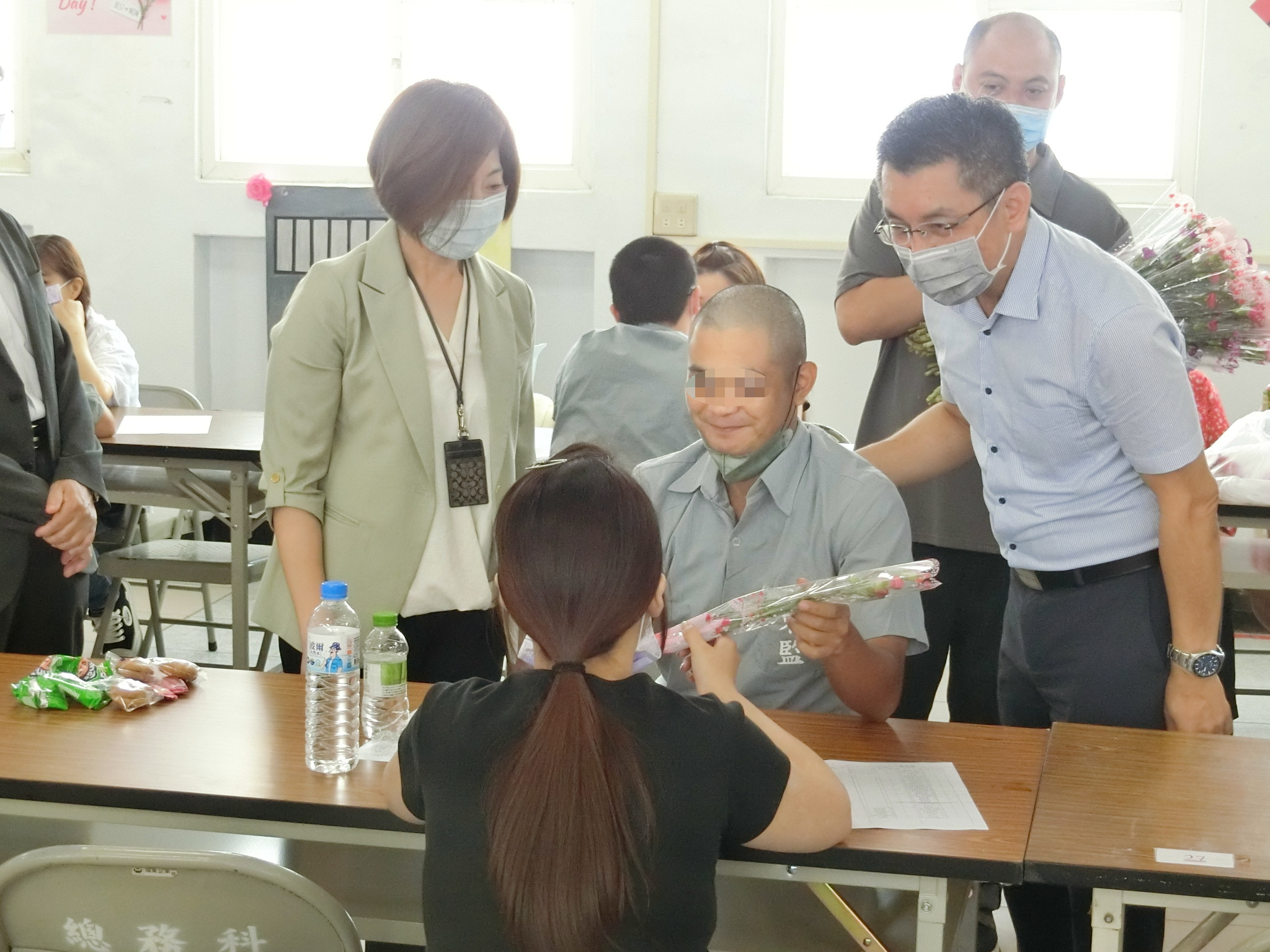 柯檢察長與林典獄長關懷、鼓勵收容人