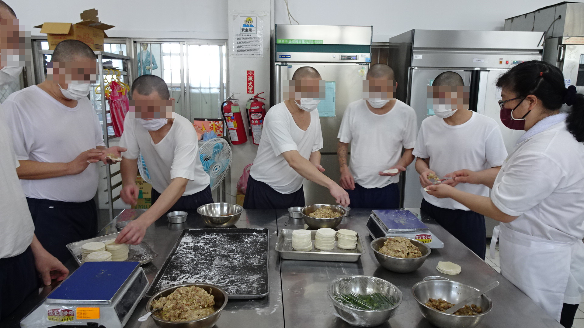 包水餃示範及學生實作練習