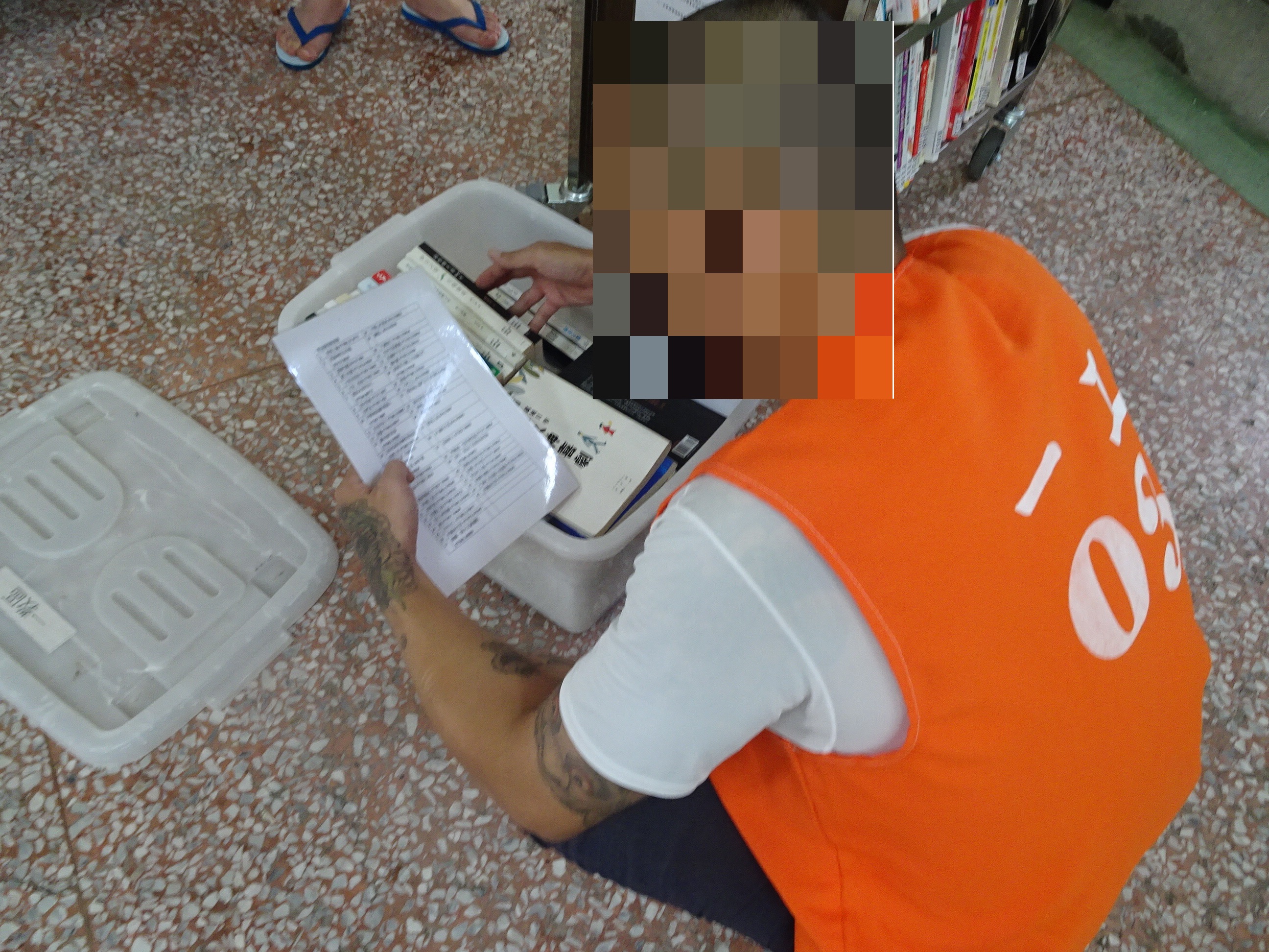 收容人核對及清點臺東圖書館書箱內書冊