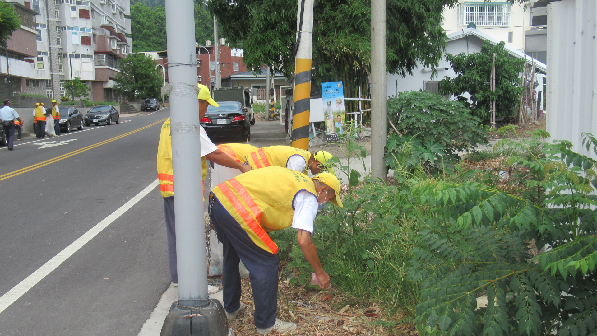 岩灣社區周邊進行道路清潔