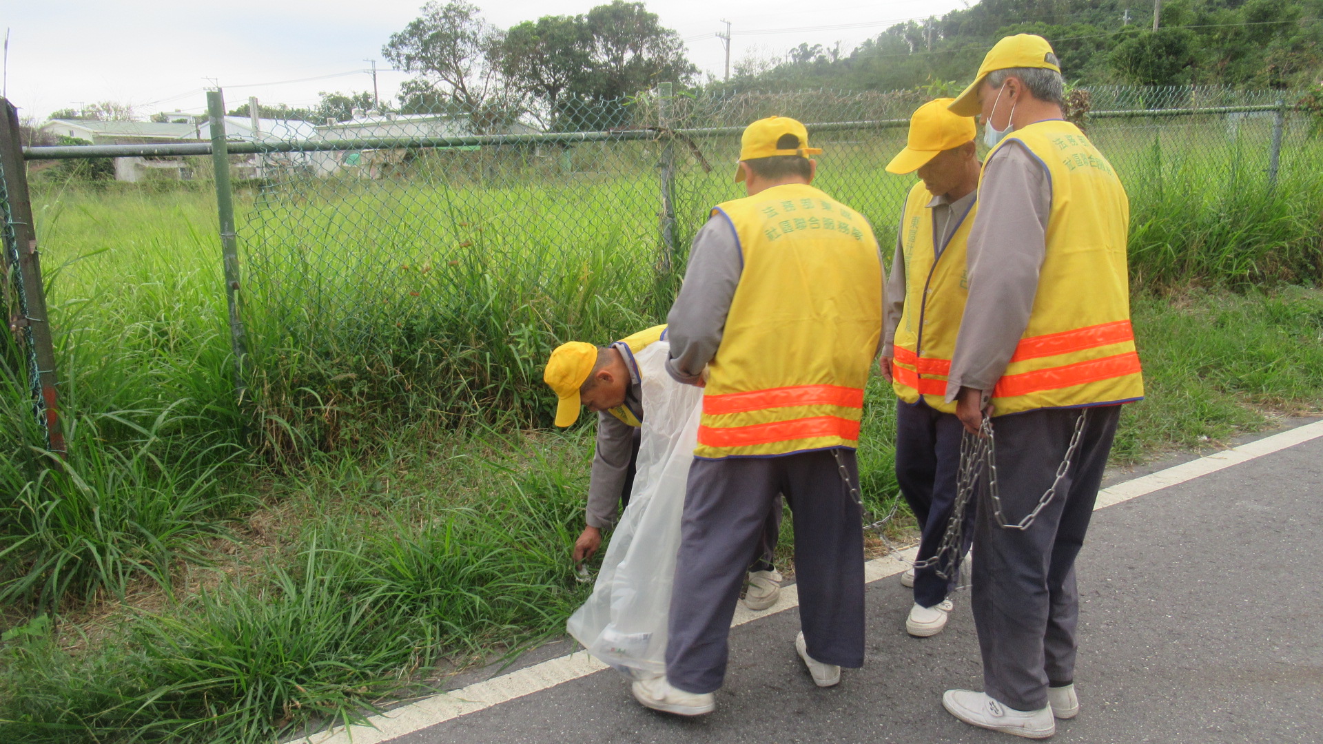岩灣社區周邊進行道路清潔