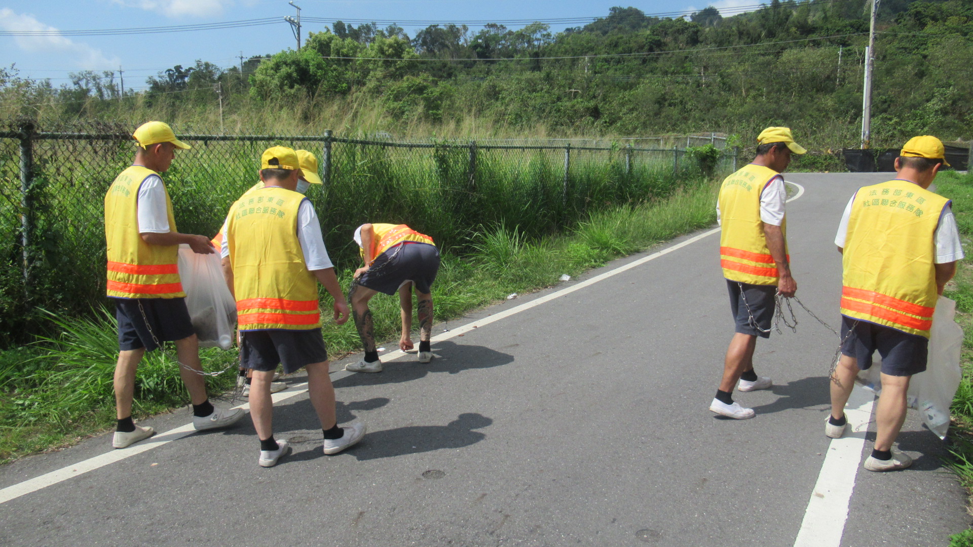 岩灣國小周邊進行道路清潔