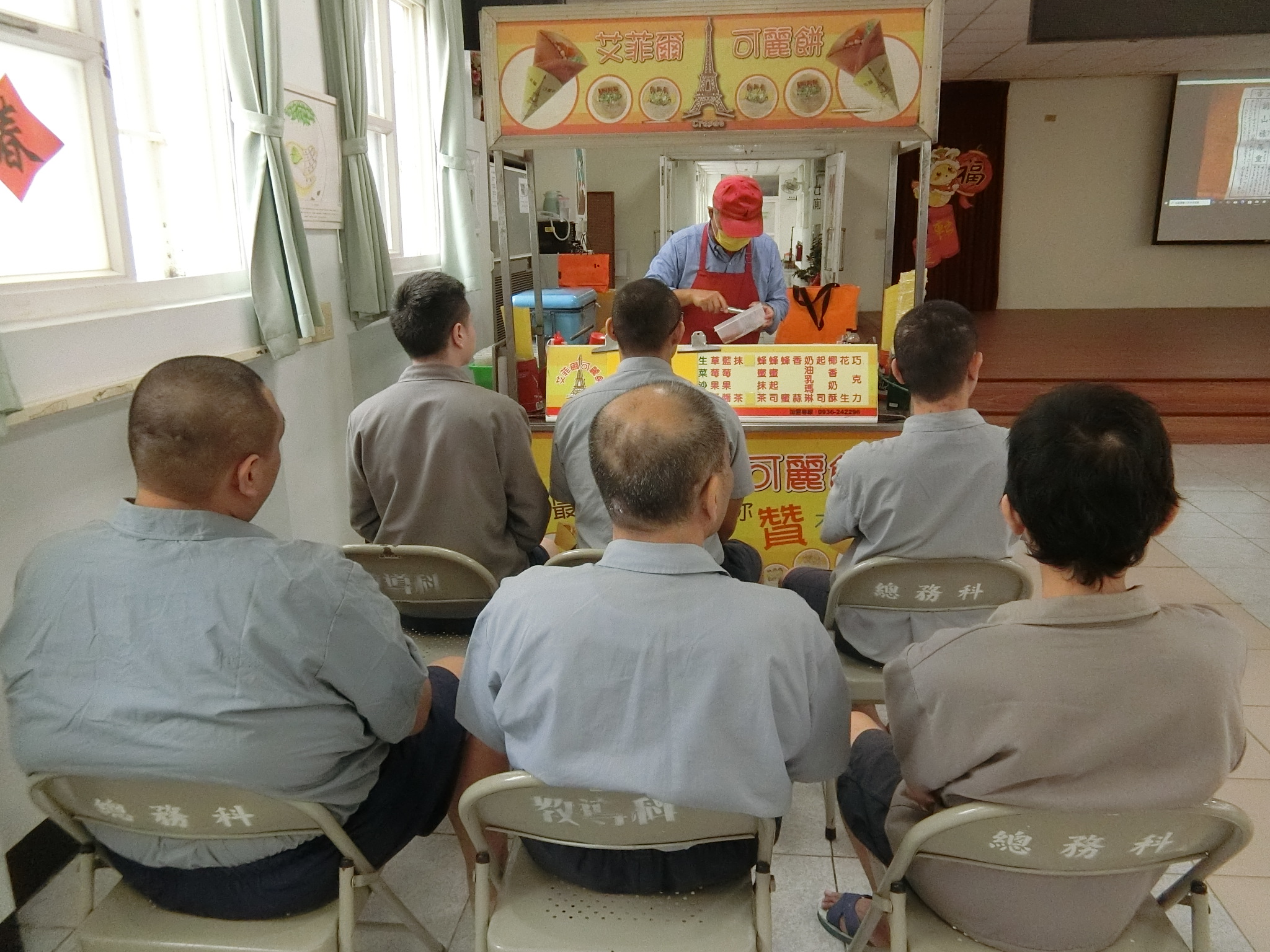 艾菲爾黃仁鴻先生製作可麗餅