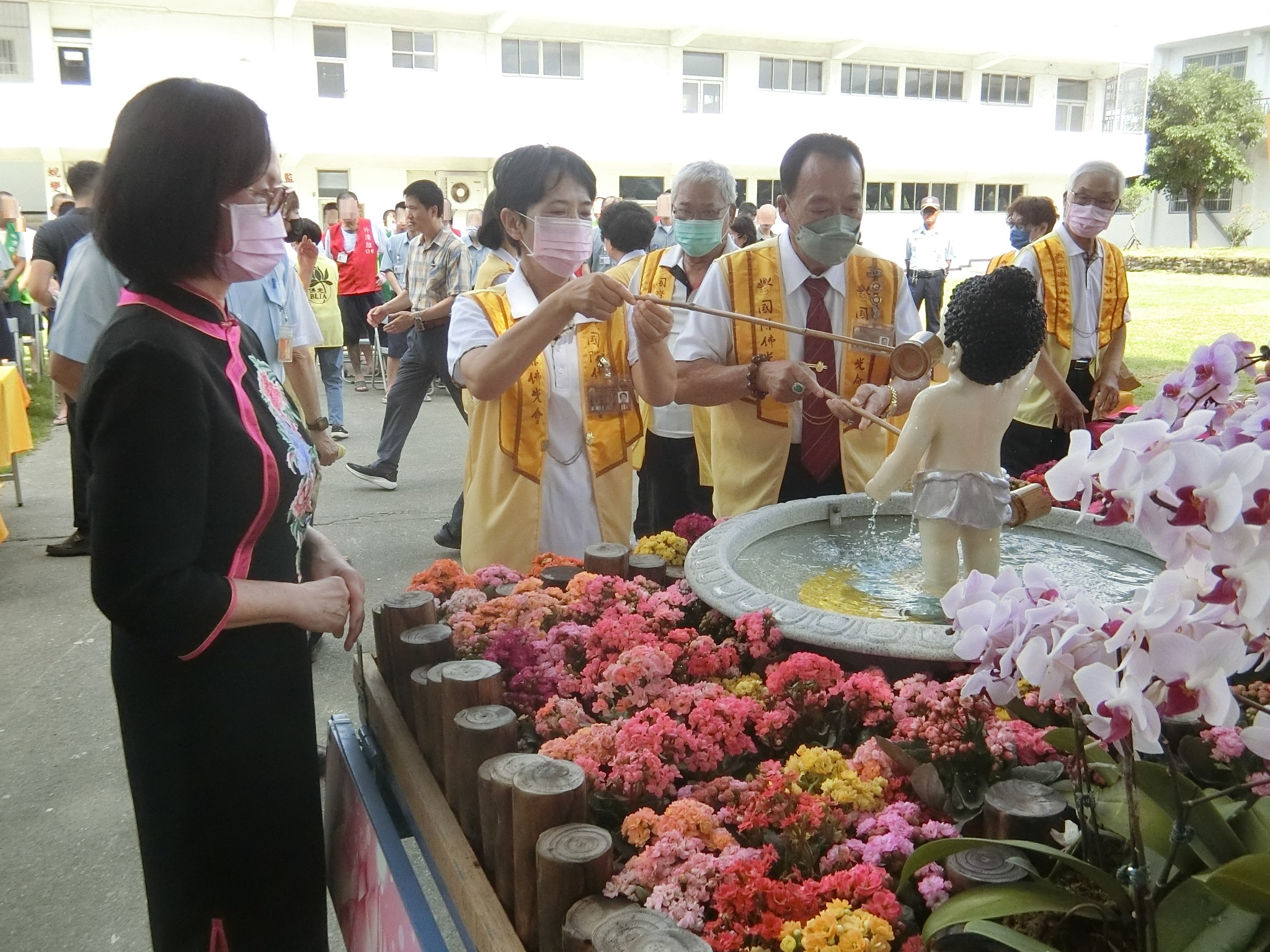 佛光山日光寺同仁浴佛灑淨