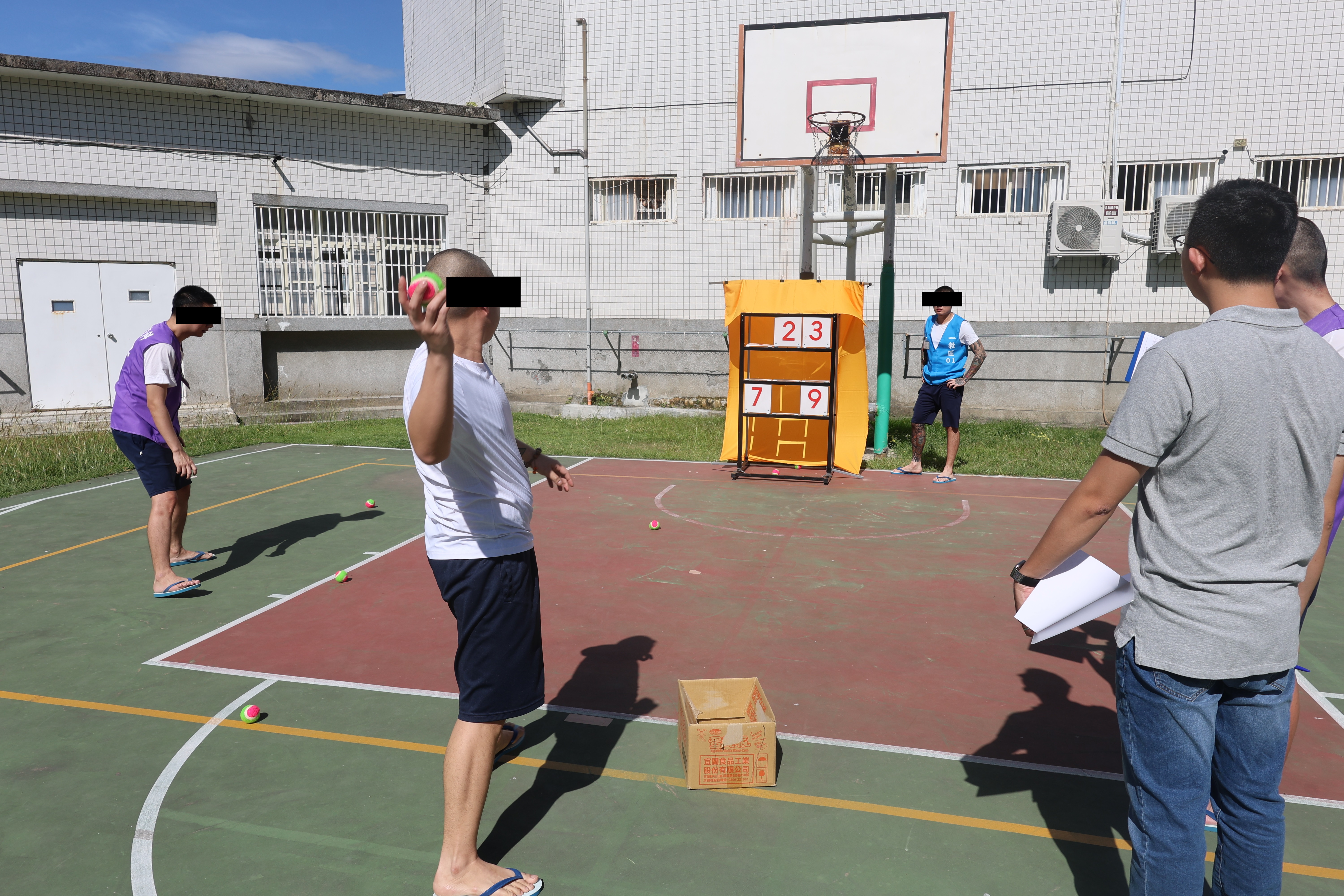 孝一舍同學投擲