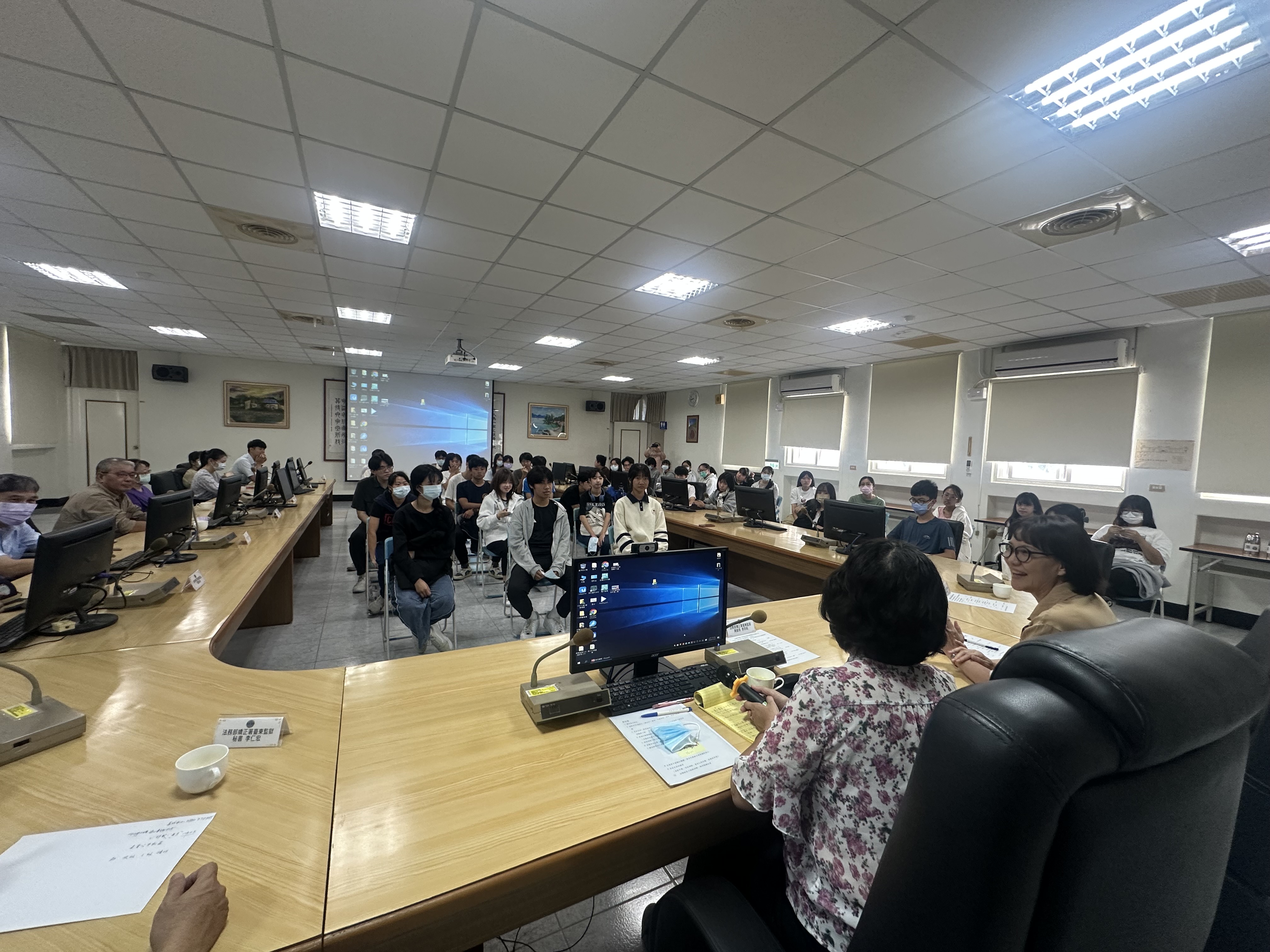 典獄長與東大學生實施座談會