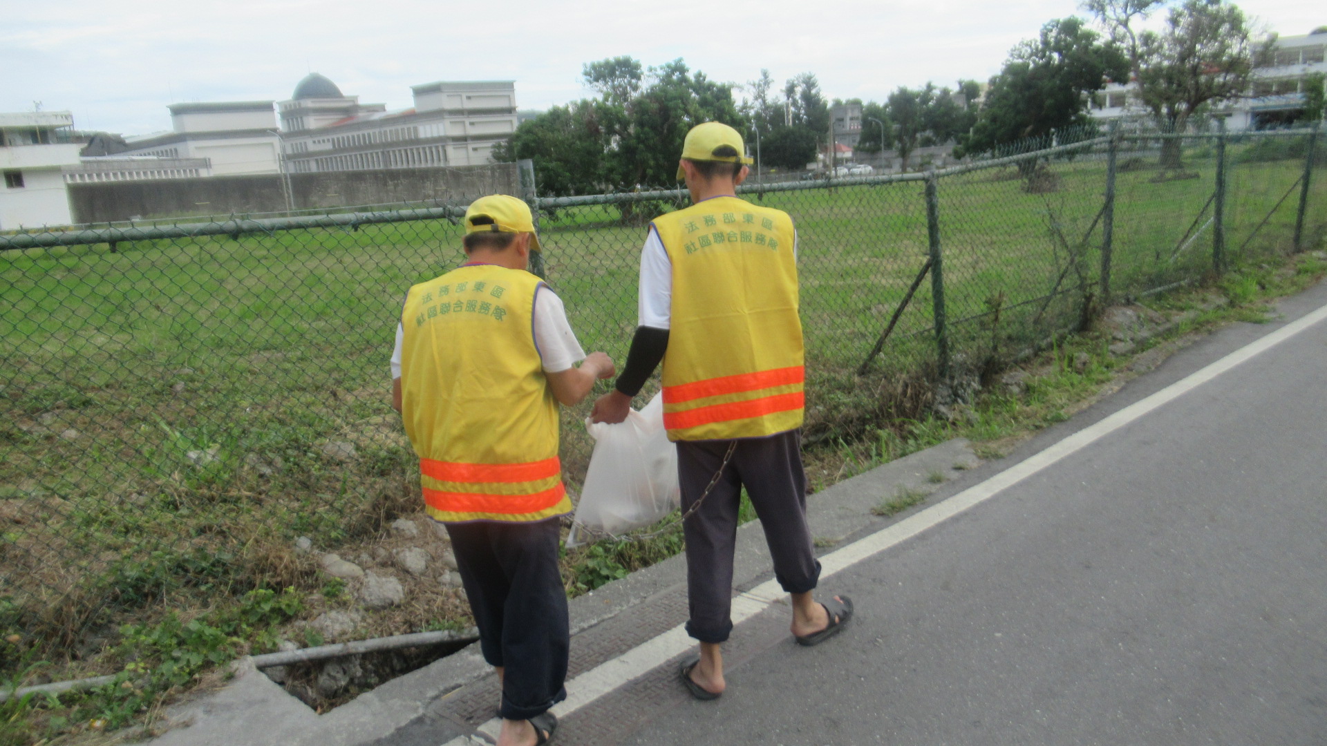 岩灣社區周圍道路清潔