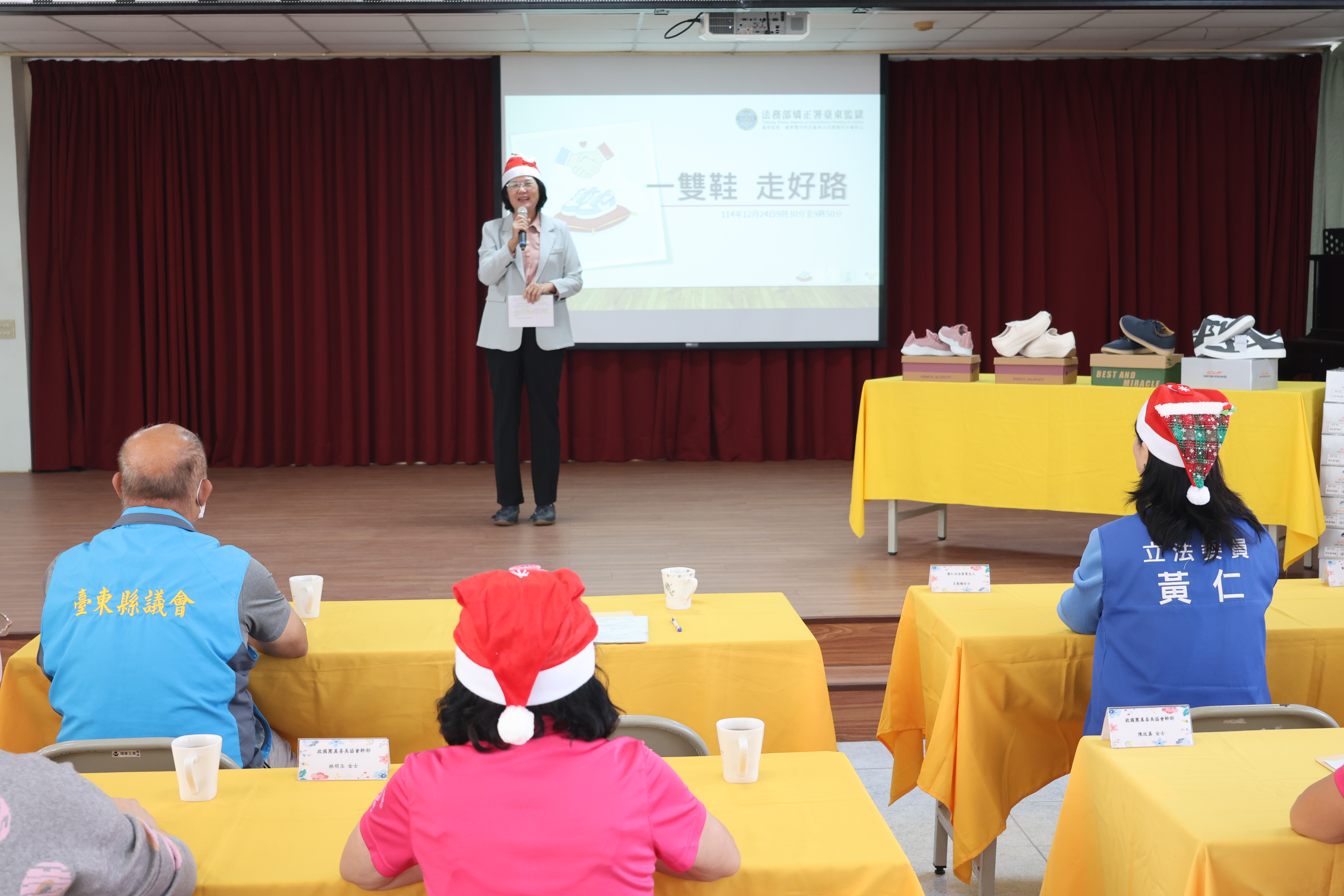 典獄長李宗莉上台致詞及勉勵