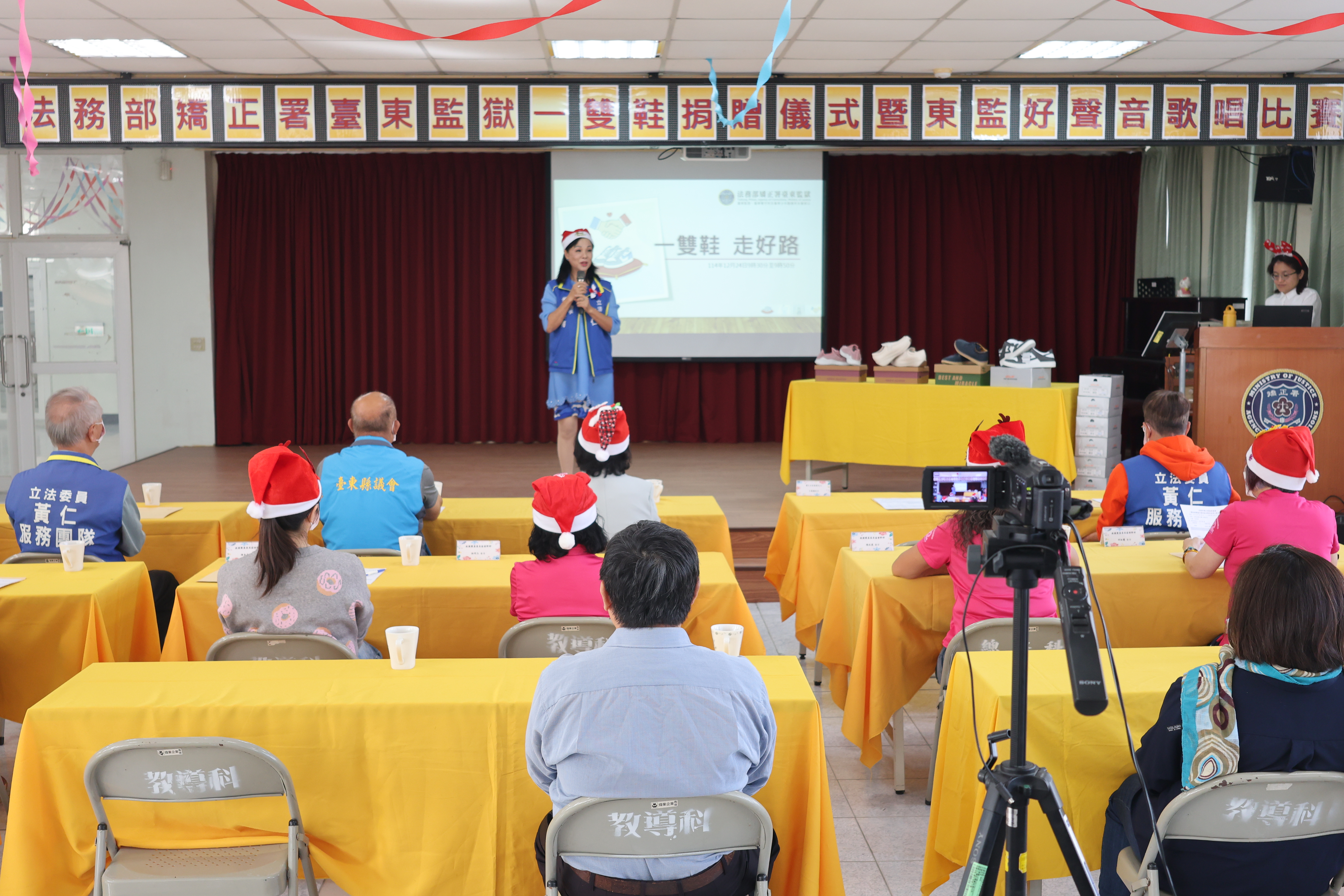 黃仁立法委員夫人王春梅上台致詞