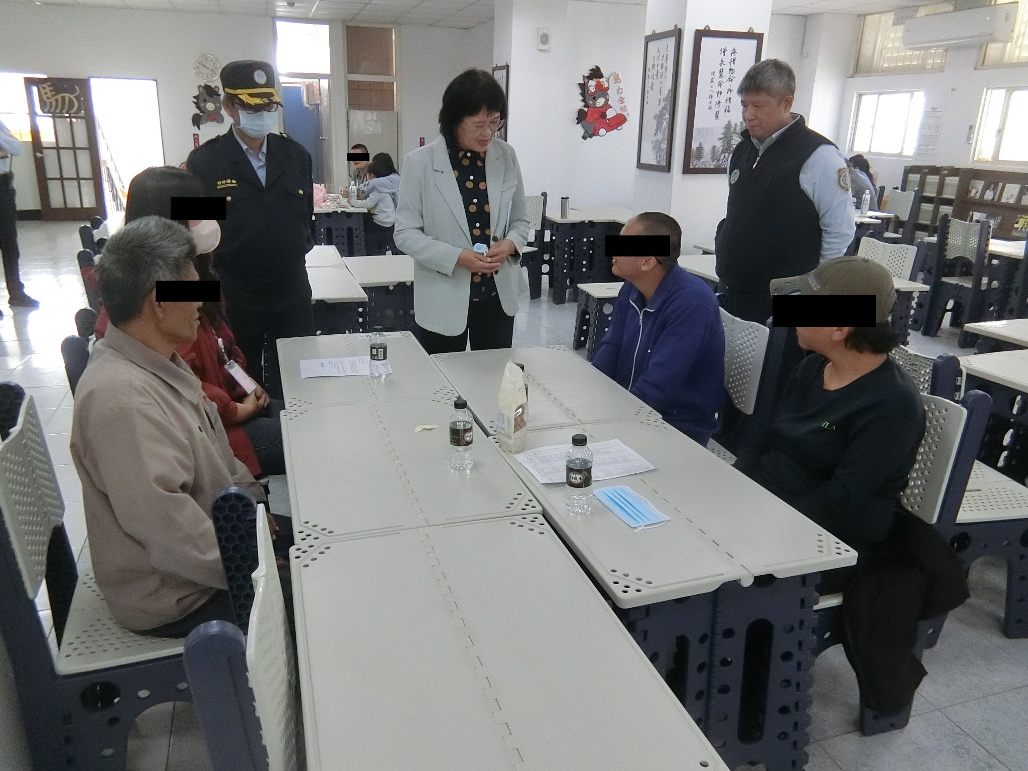 典獄長與收容人及家屬互動