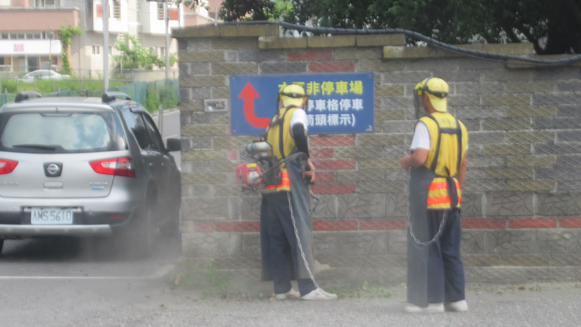 3月17日於本監外圍進行修剪雜草。